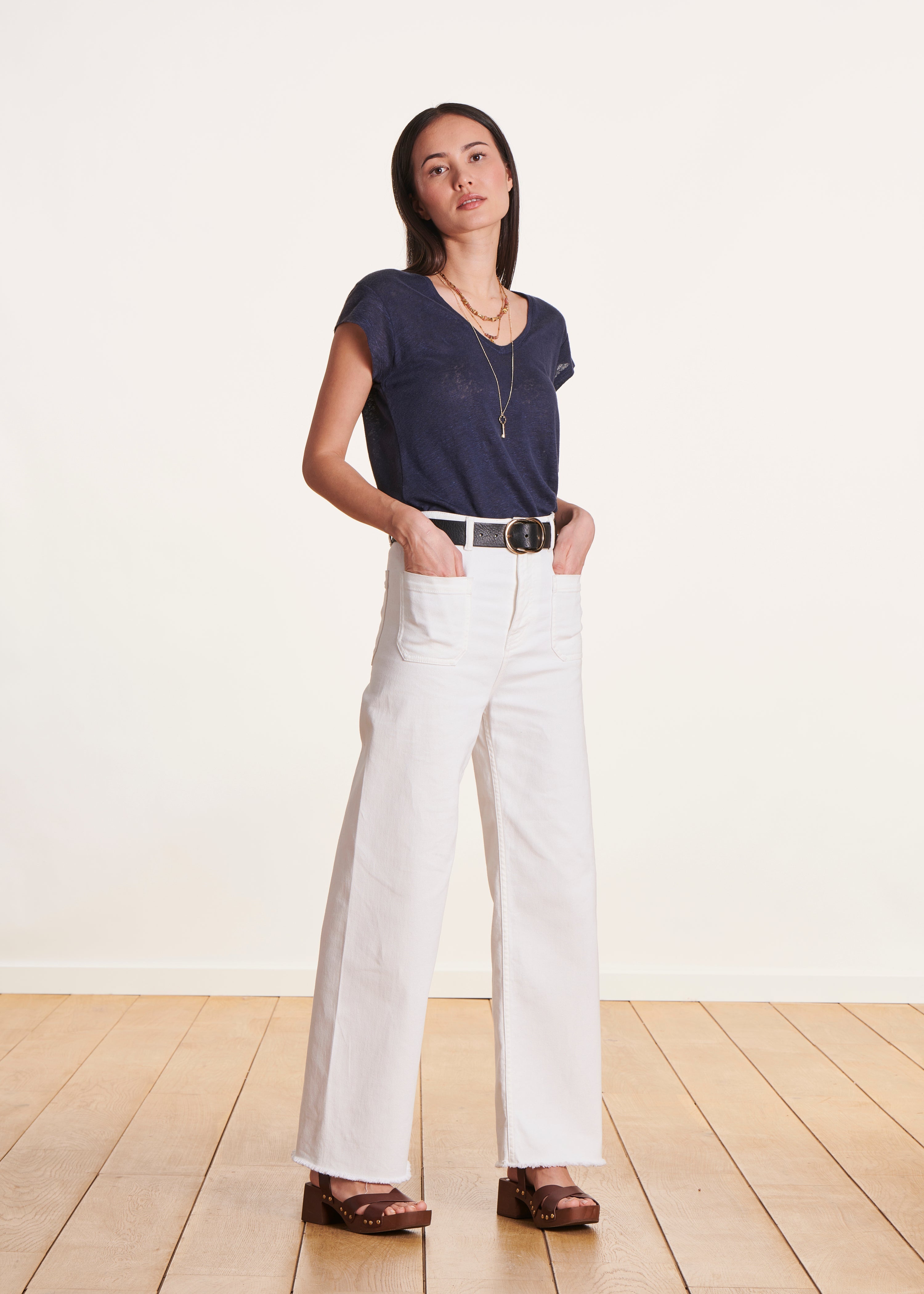 T-shirt bleu marine en lin manches courtes