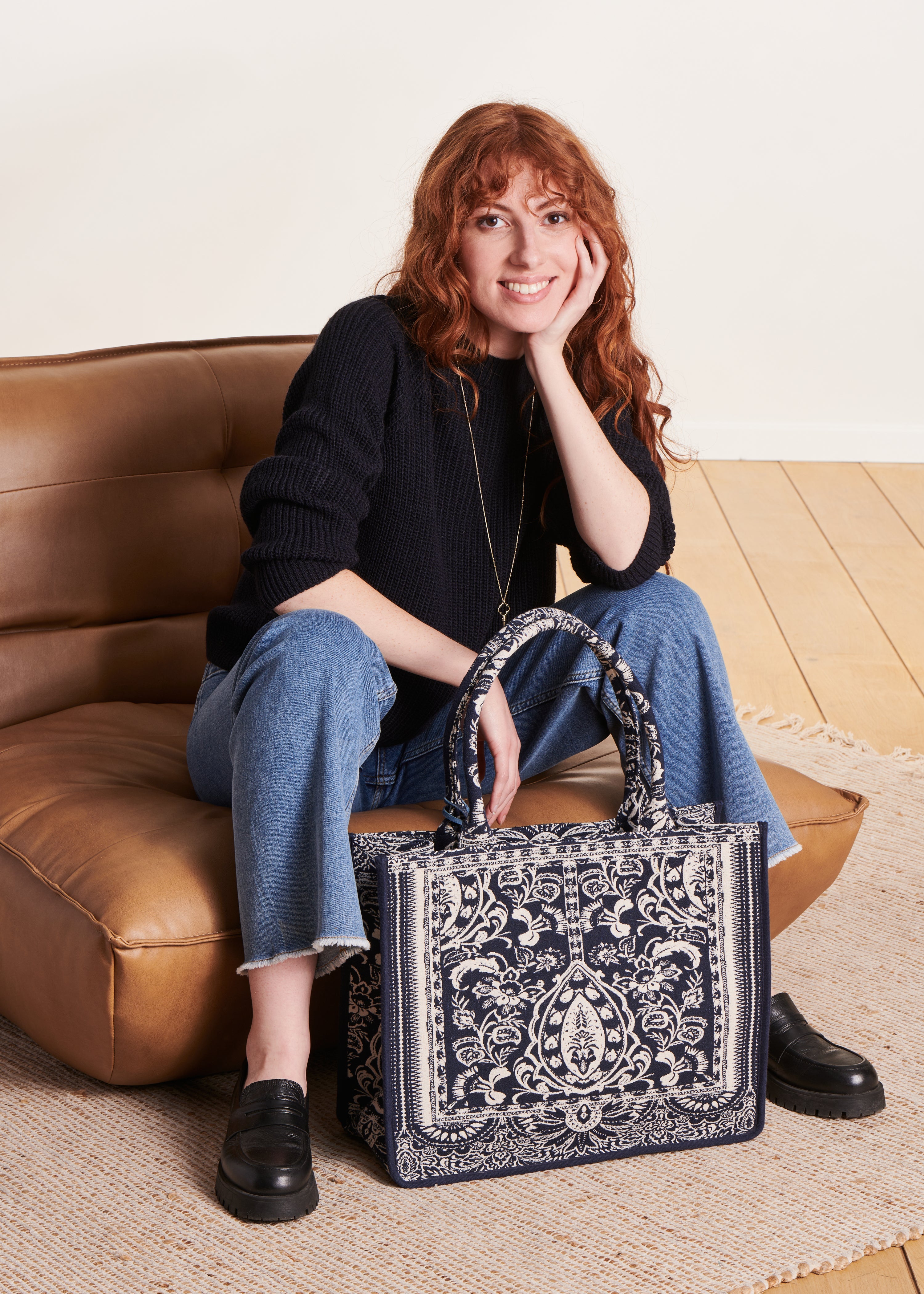 Pull bleu marine encolure ronde en maille côtes perlées