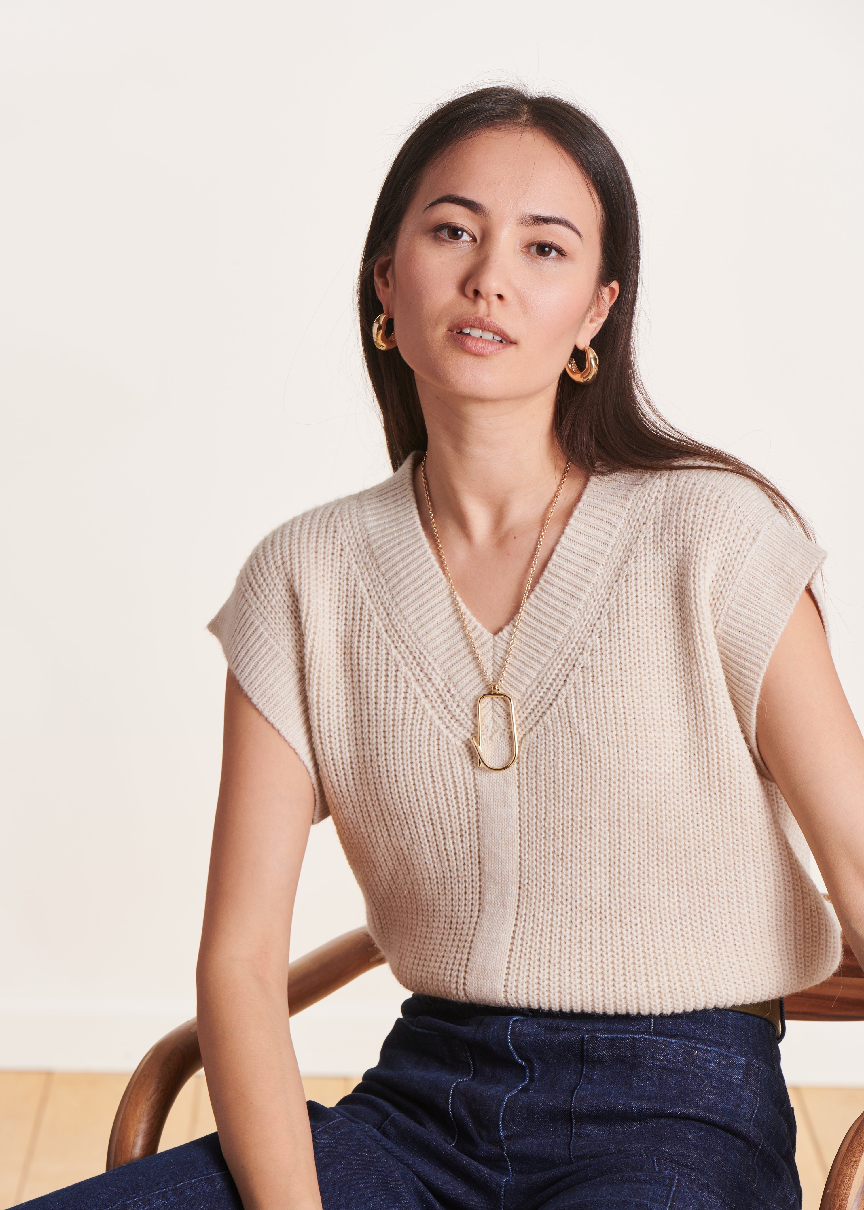 Pull écru sans manches en maille côtes perlées