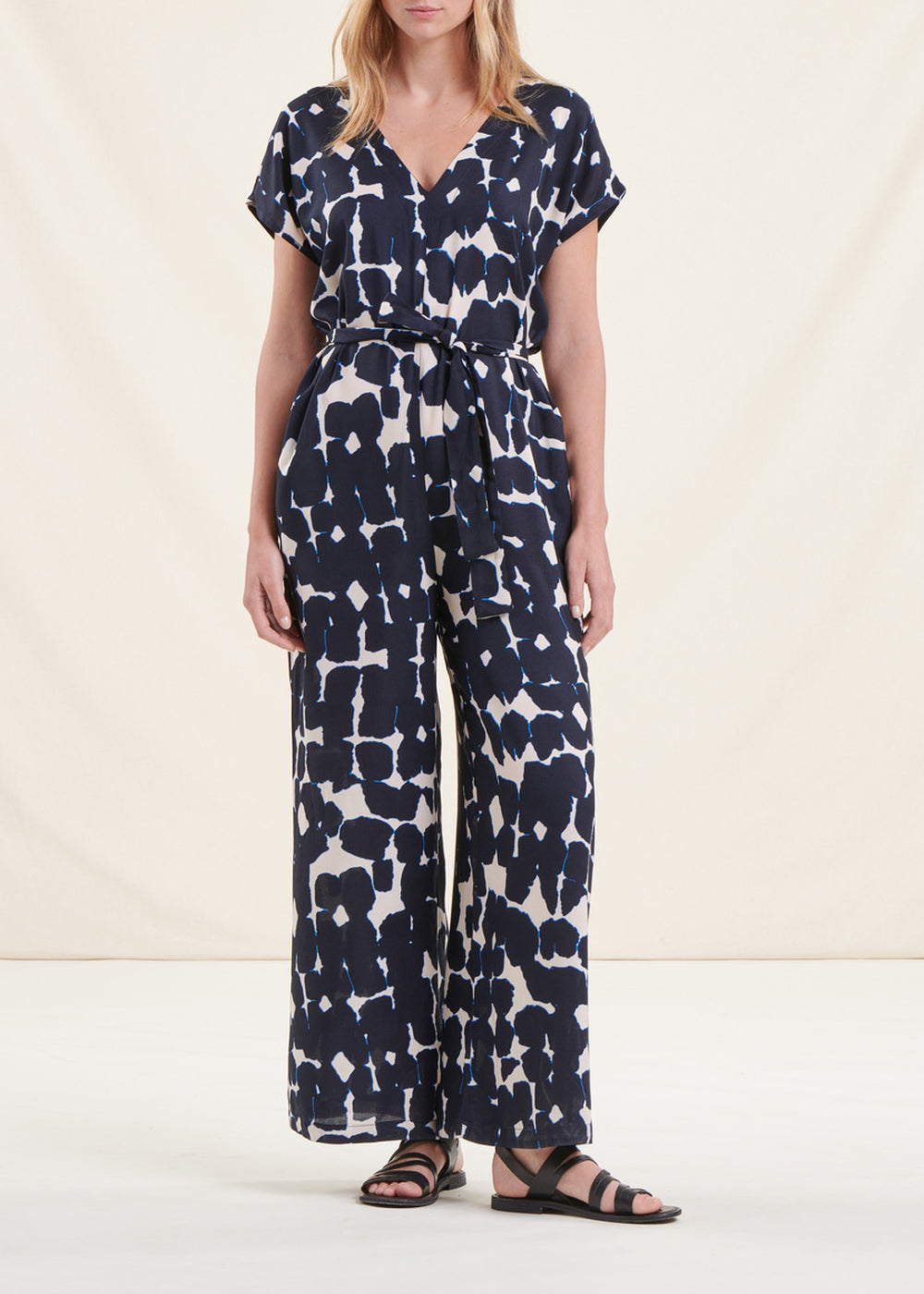 Combinaison fluide bleu foncé manches courtes imprimé