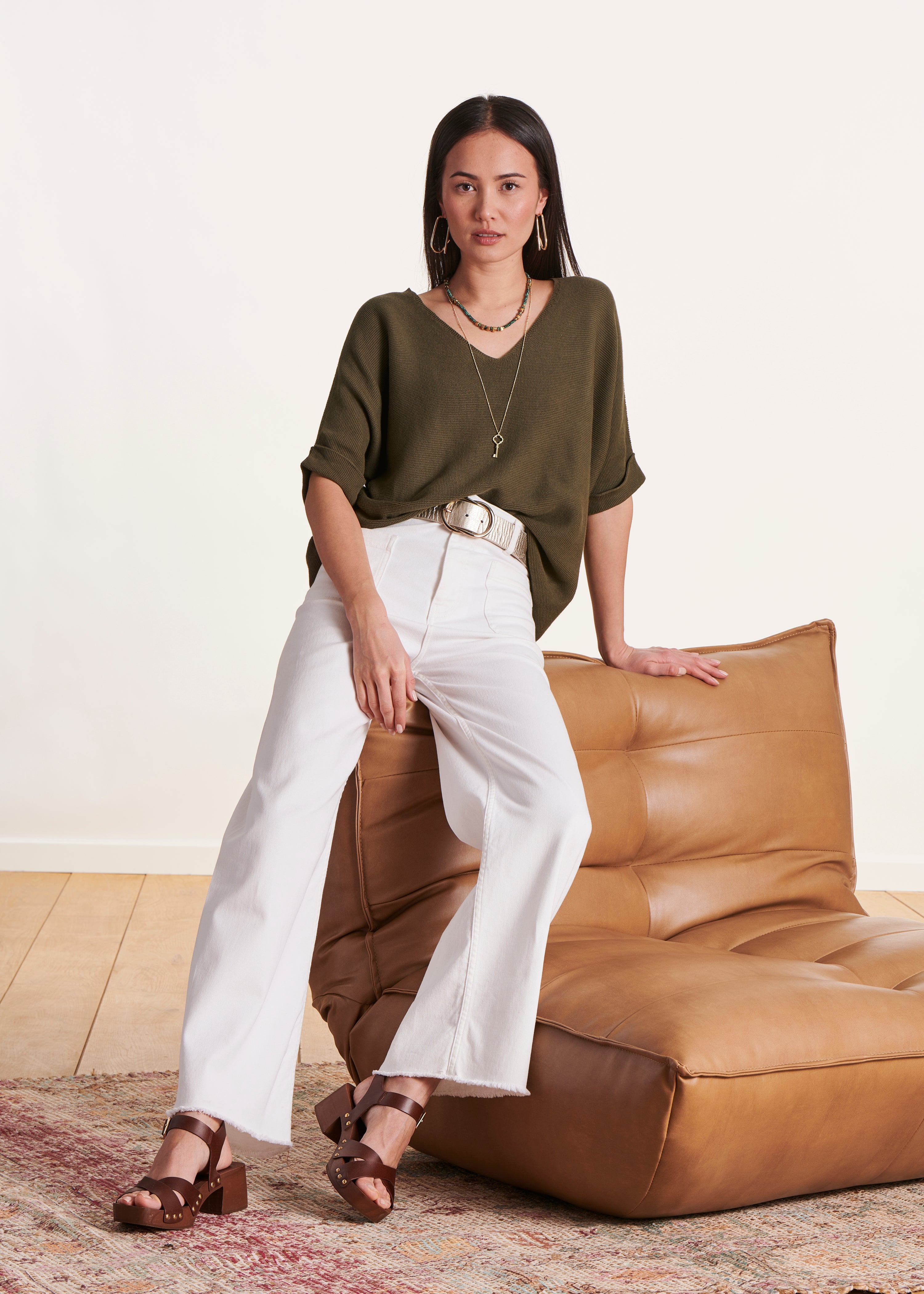 Pull kaki manches courtes col V