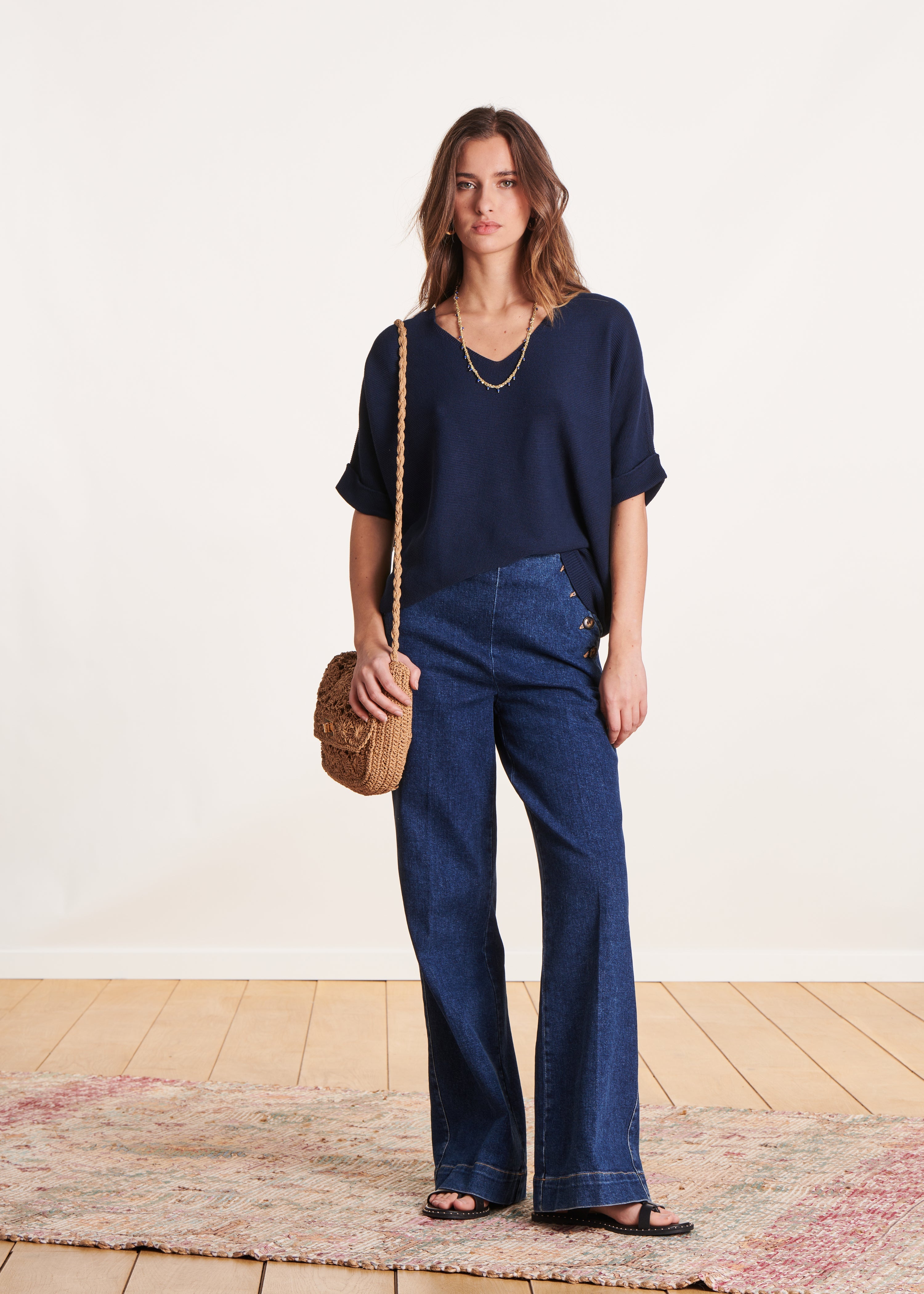 Pull bleu marine manches courtes col V