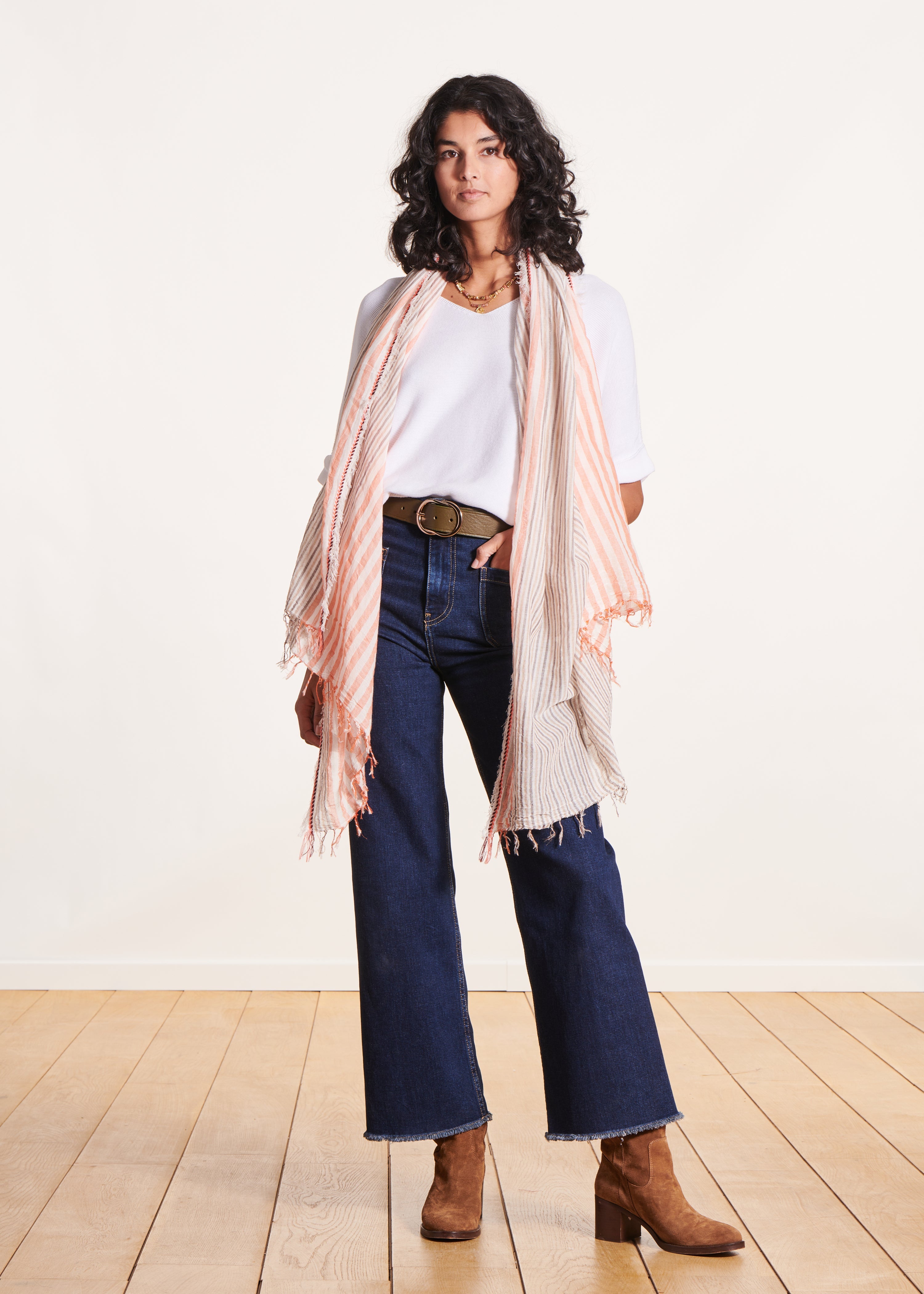 Pull blanc manches courtes col V