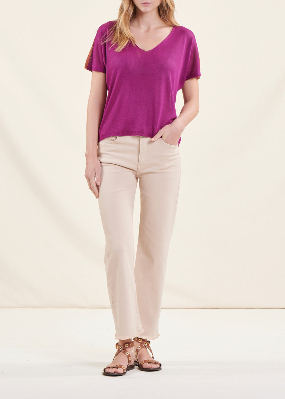 Pull violet manches courtes col V