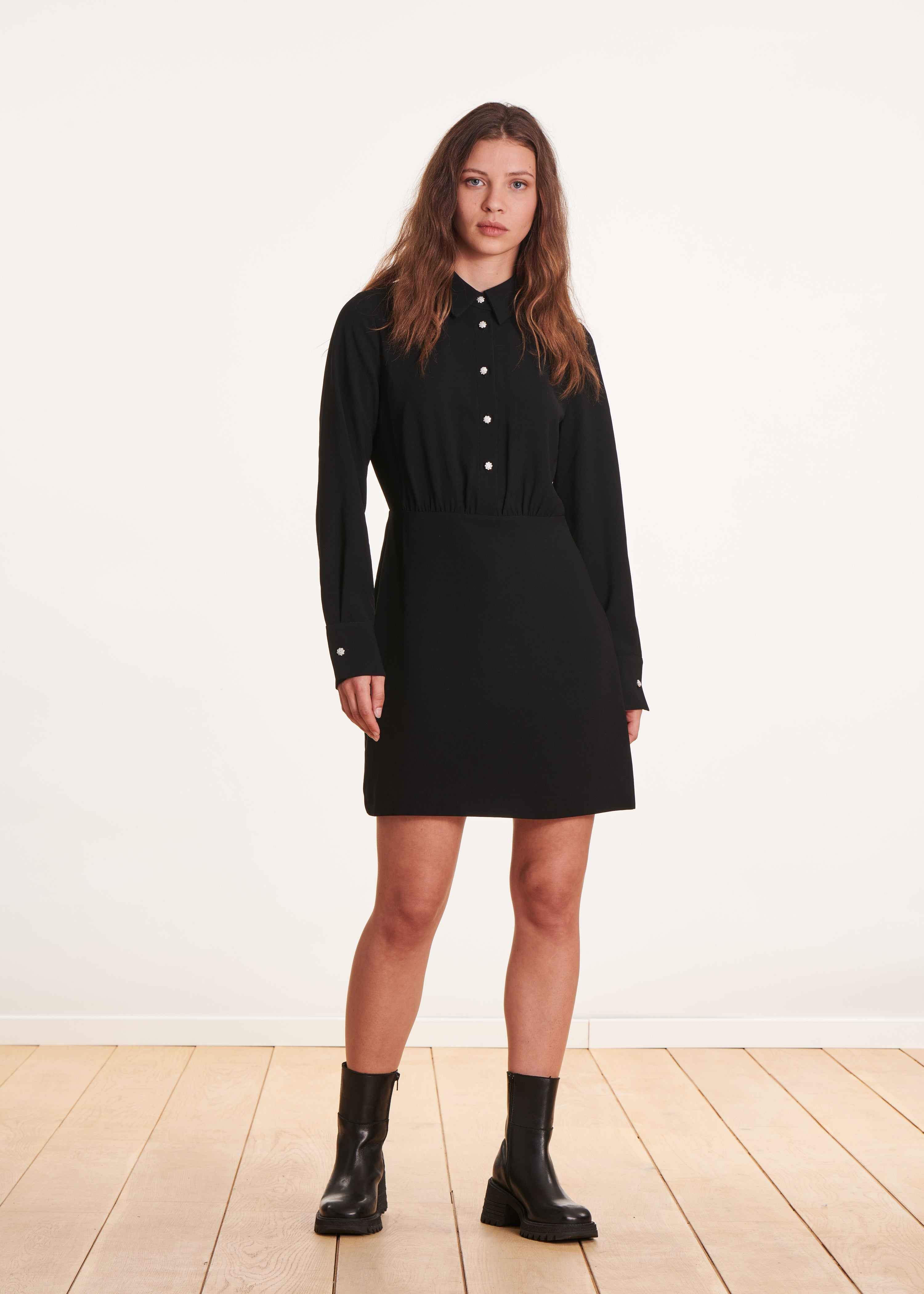 Robe courte cintrée habillée noire