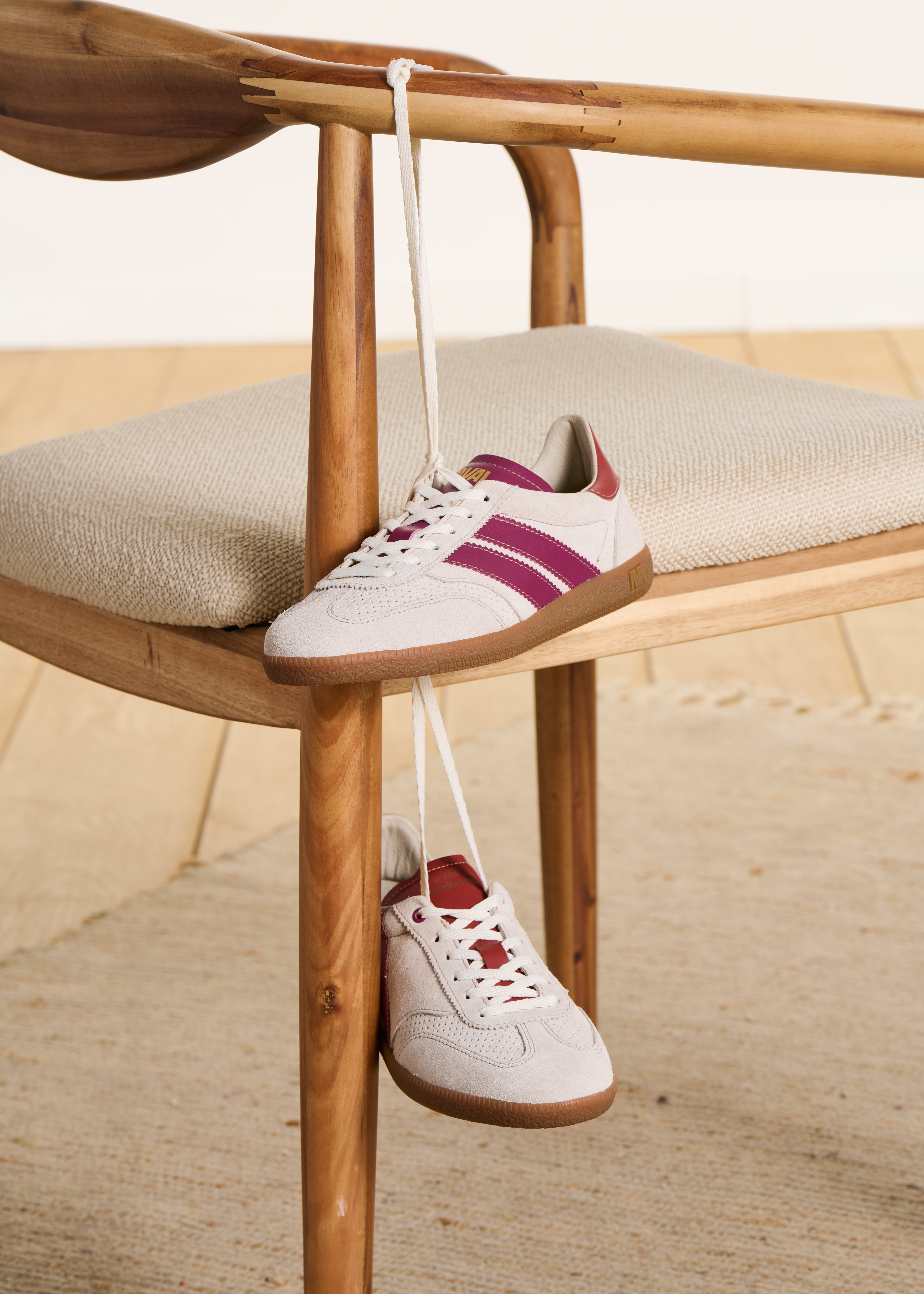 Baskets asymétriques violettes