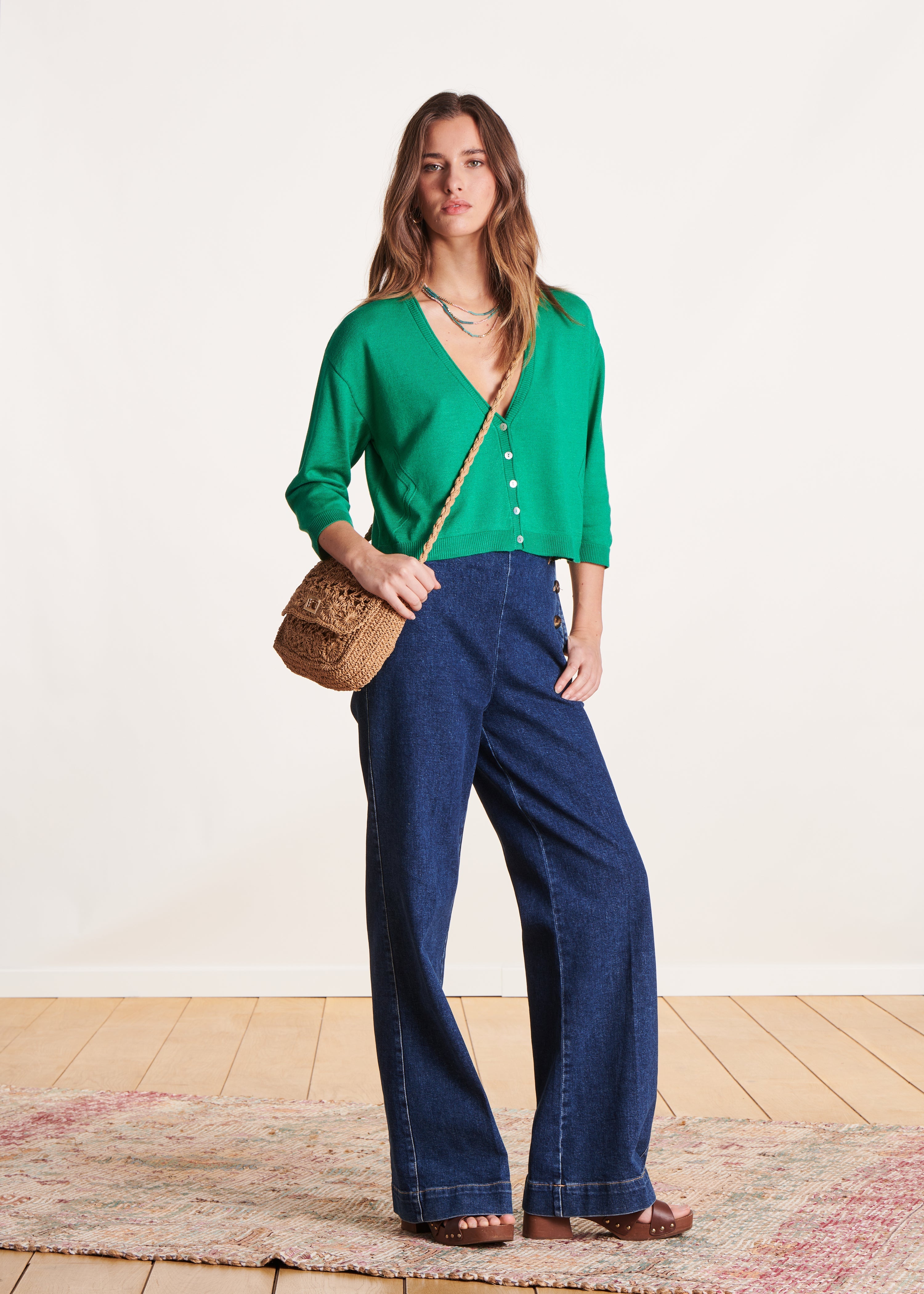 Gilet vert court à manches 3/4 et col V