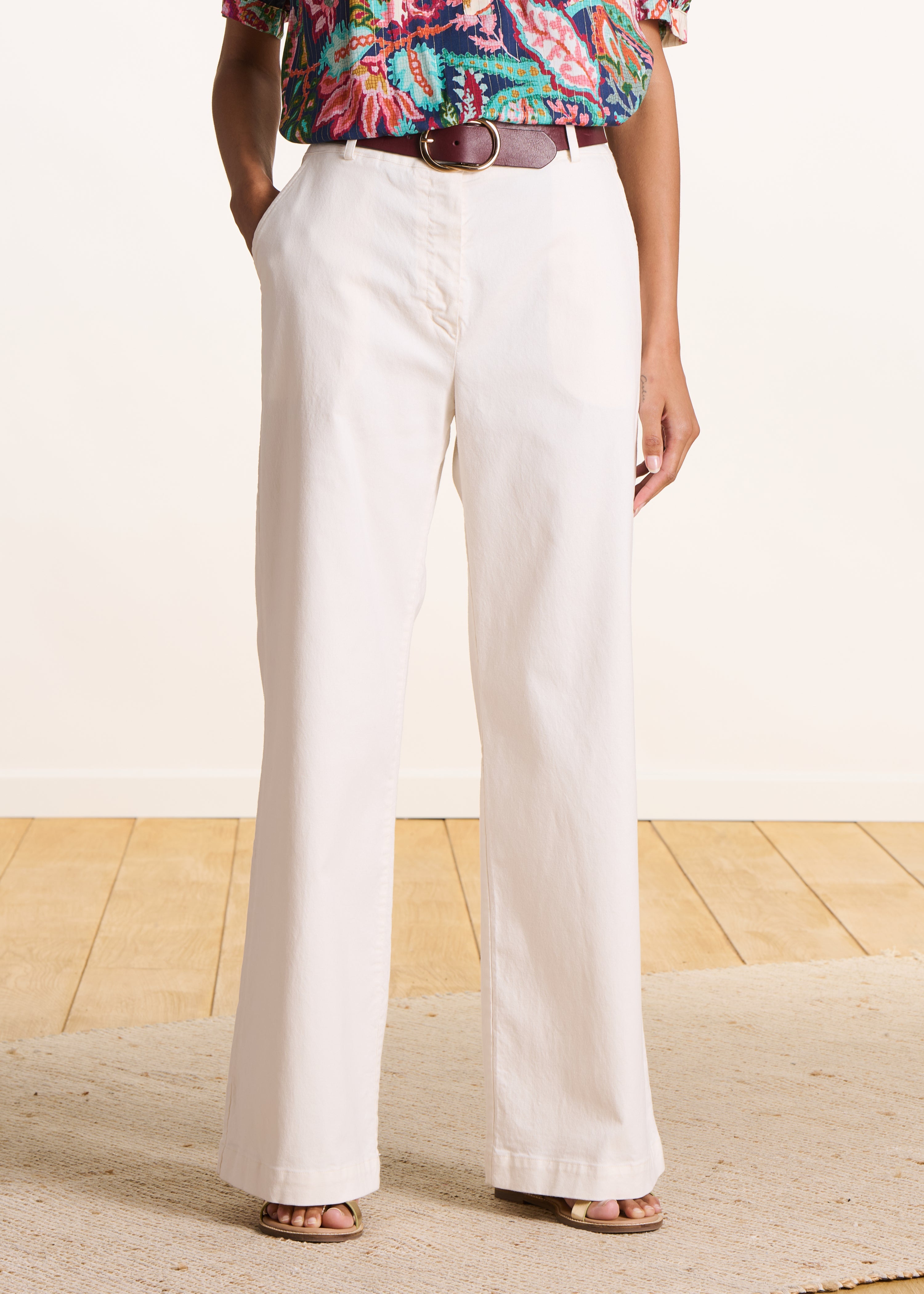 Pantalon droit et large fluide écru en lyocell