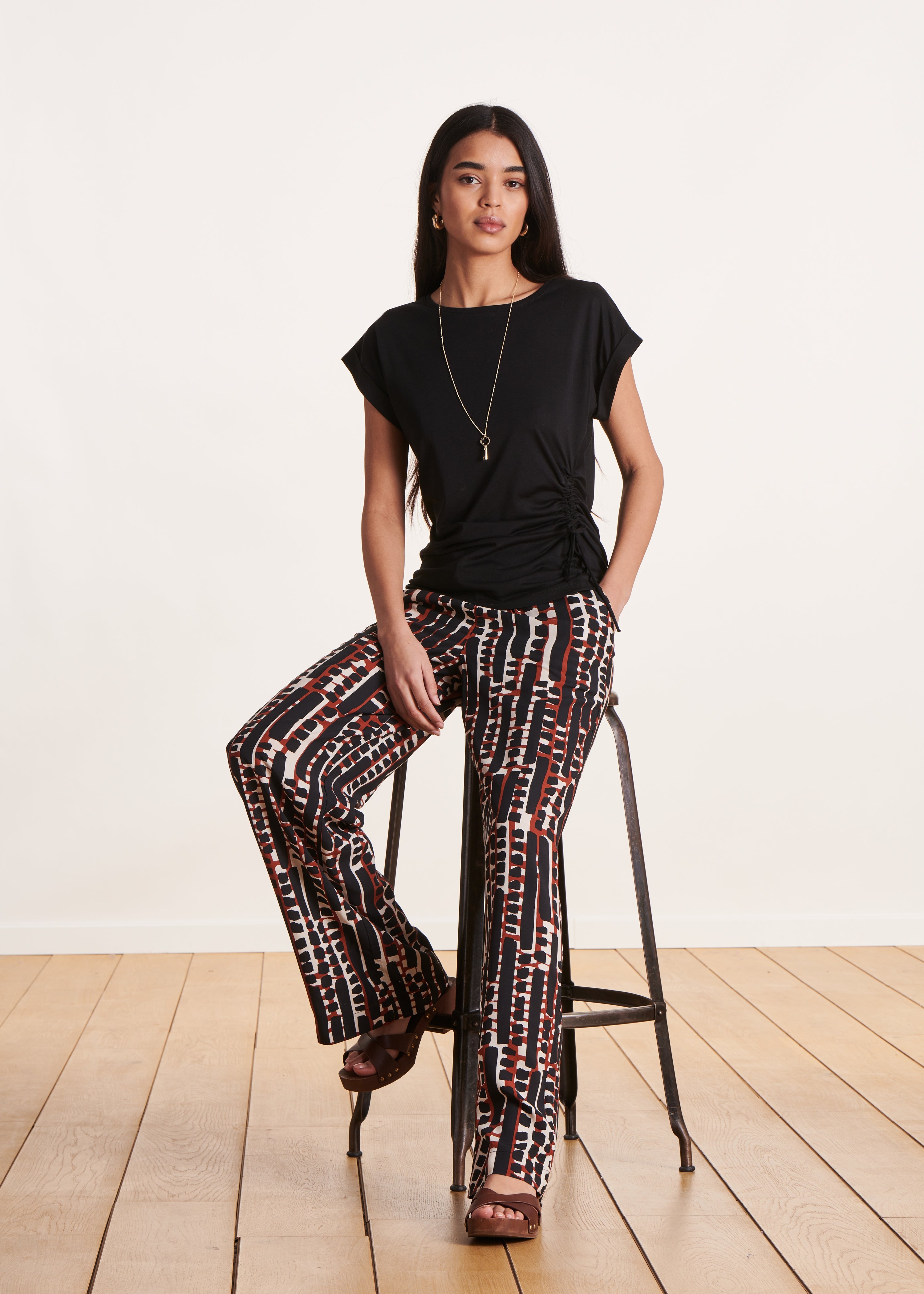 T-shirt noir à manches courtes en lyocell