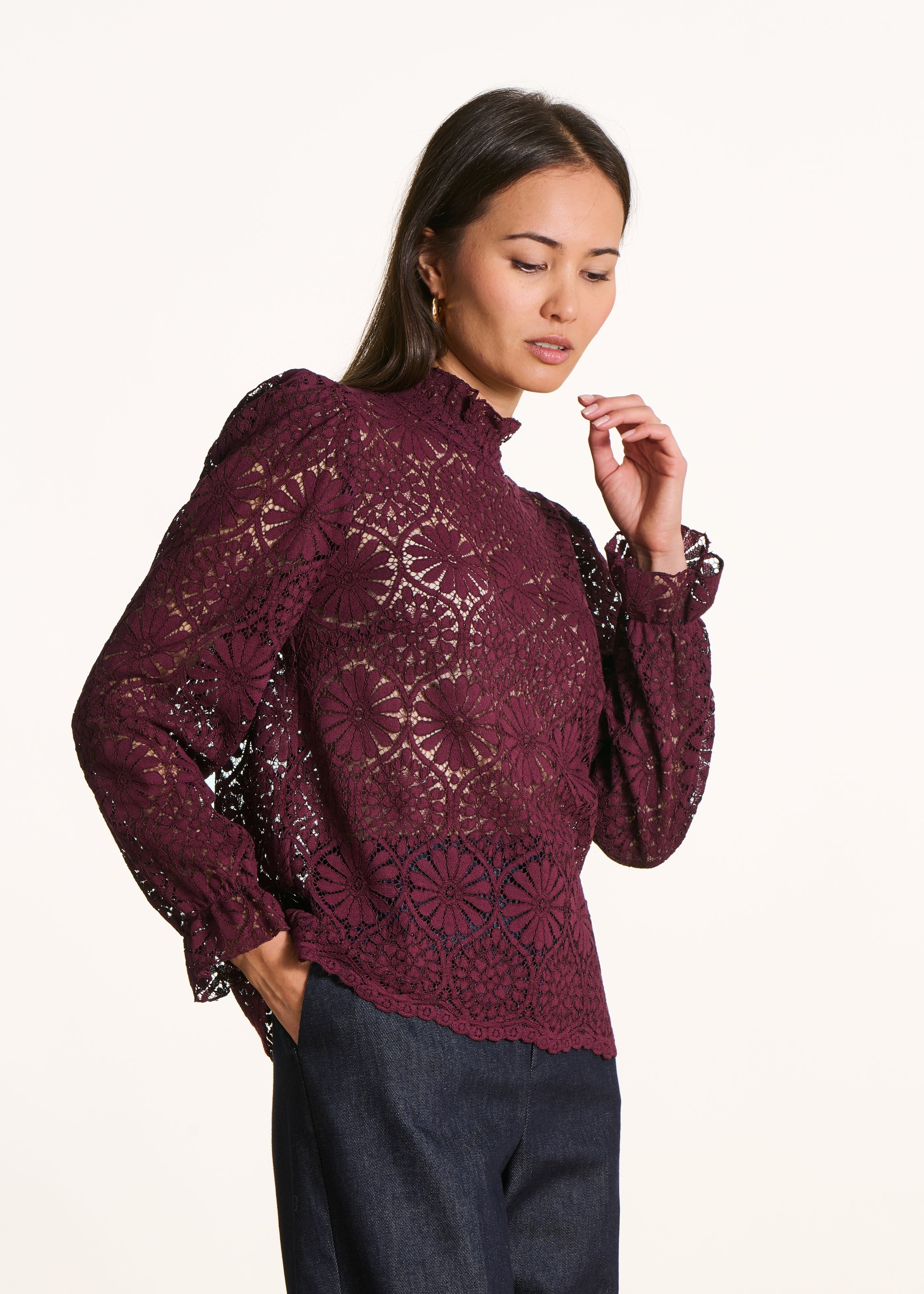 Top bordeaux en dentelle manches longues