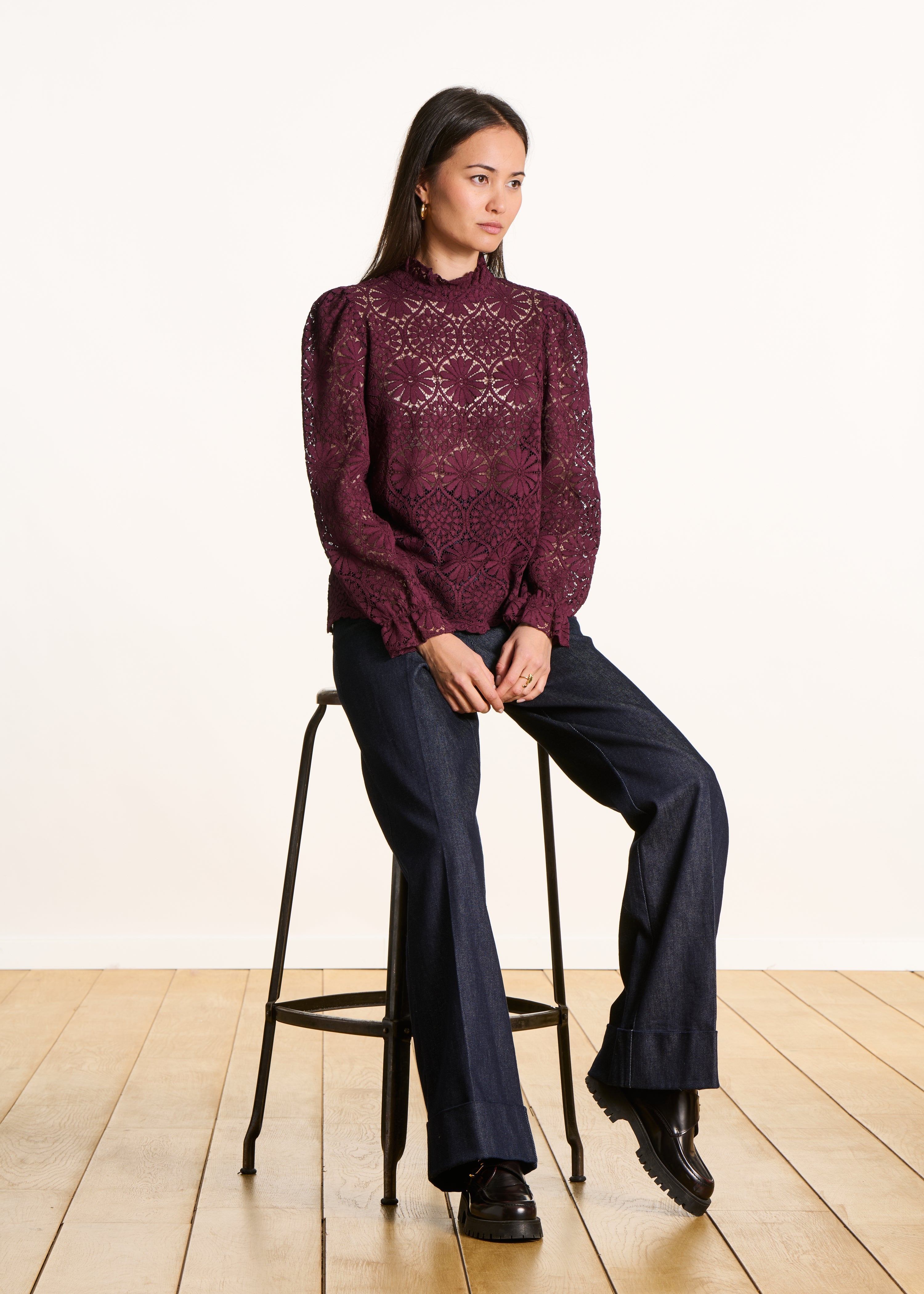Top bordeaux en dentelle manches longues