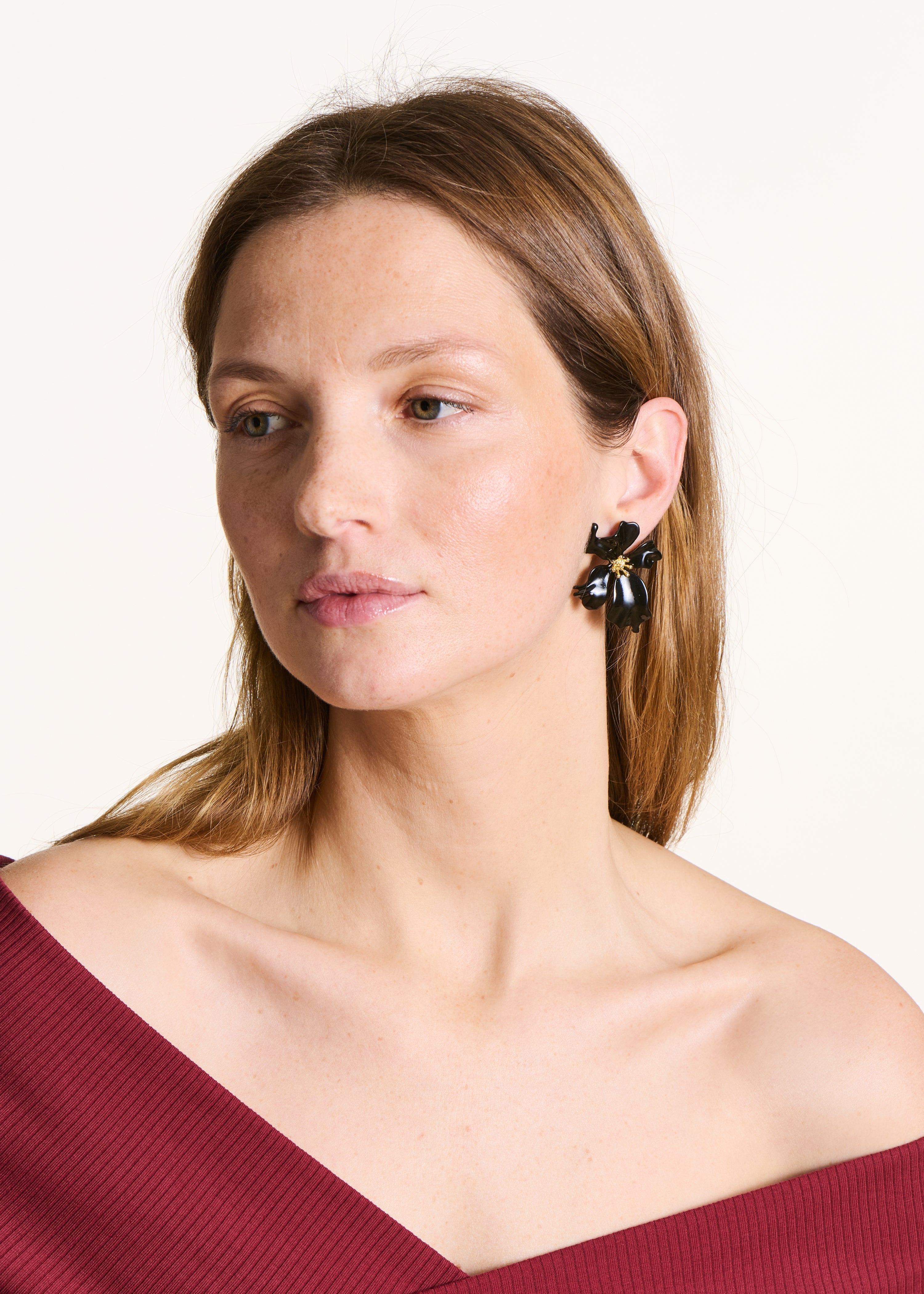 Boucles d'oreilles fleur pendantes noires