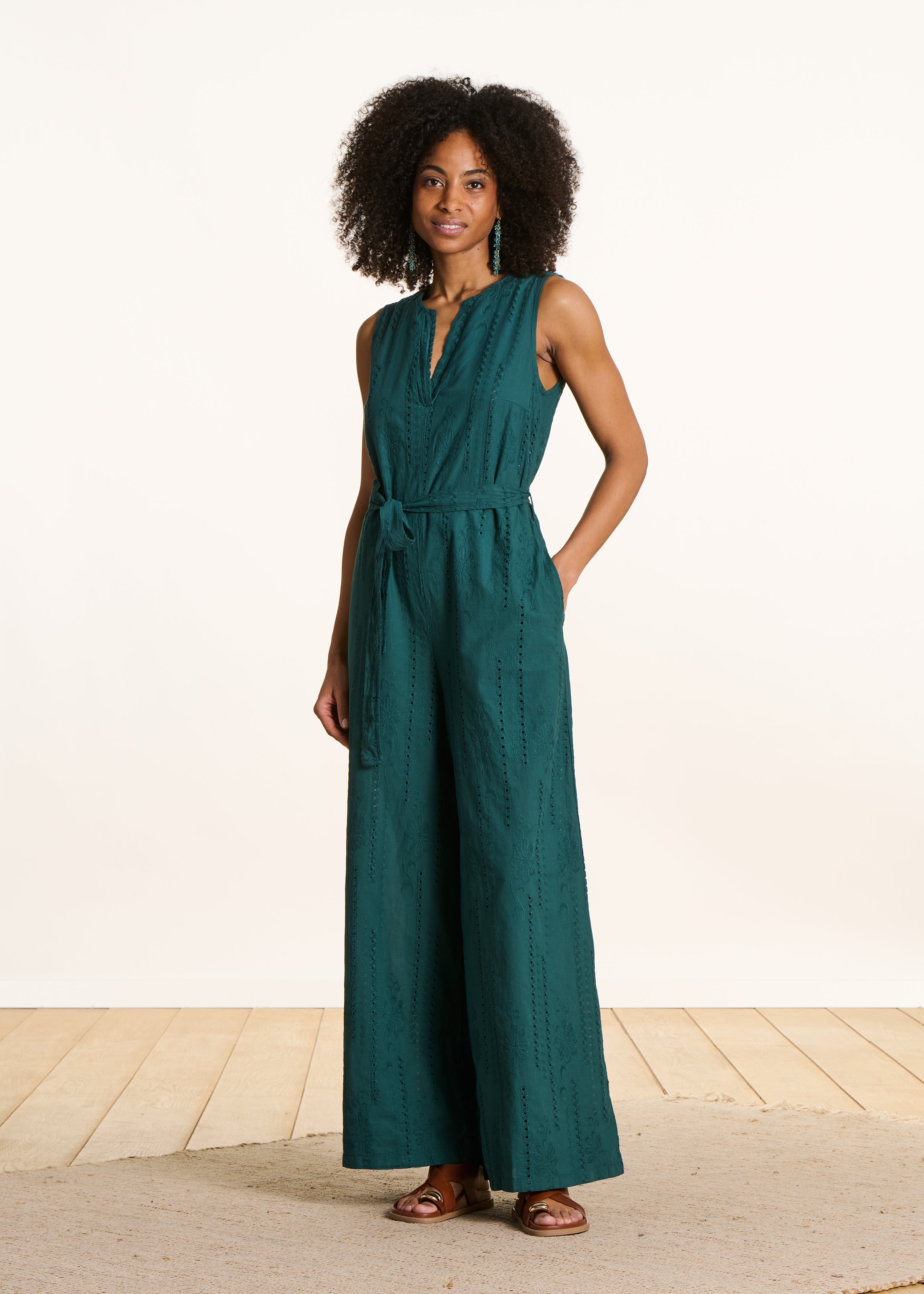 Combinaison pantalon vert foncé en broderie anglaise