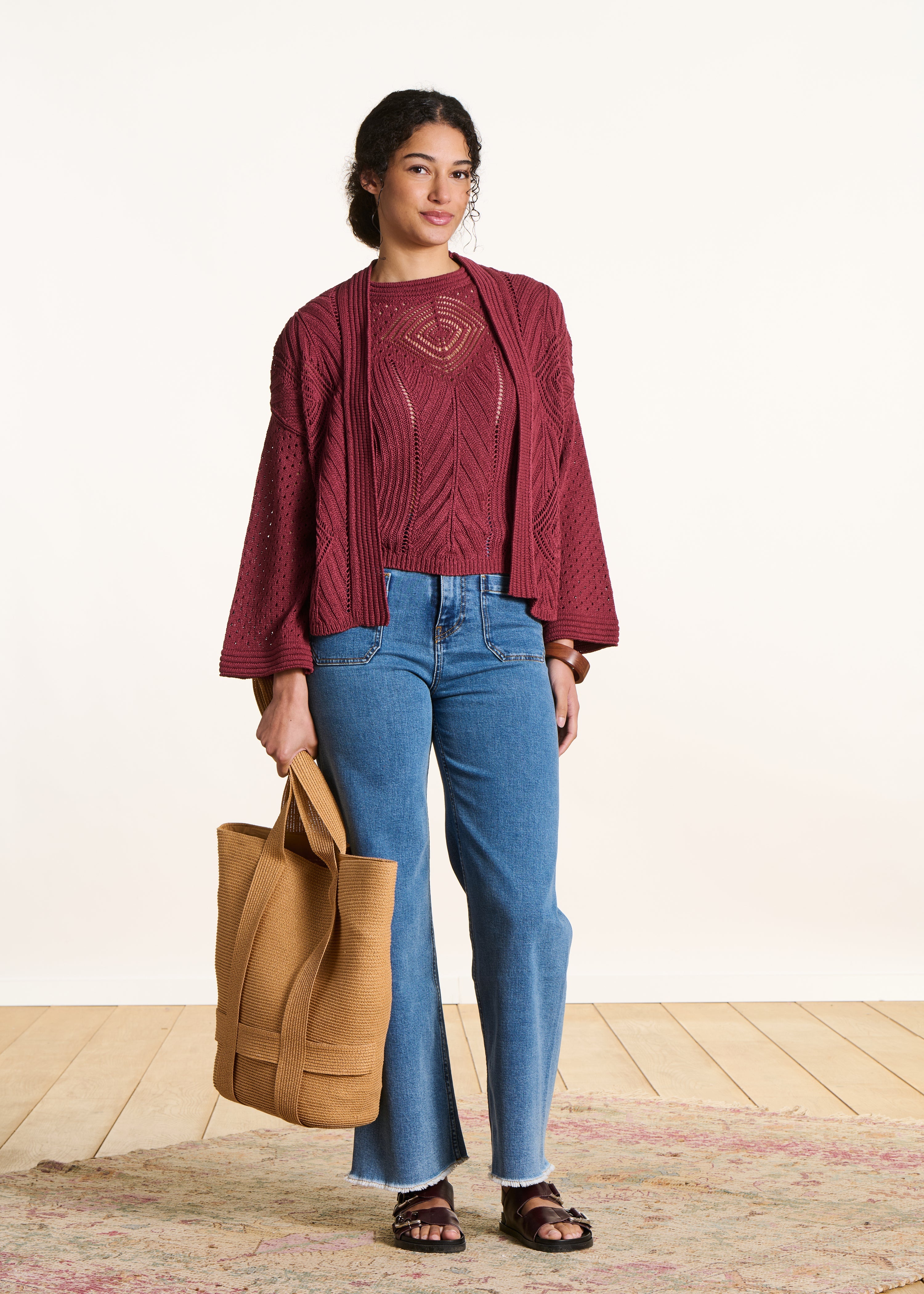 Gilet bordeaux ouvert en maille crochet ajourée