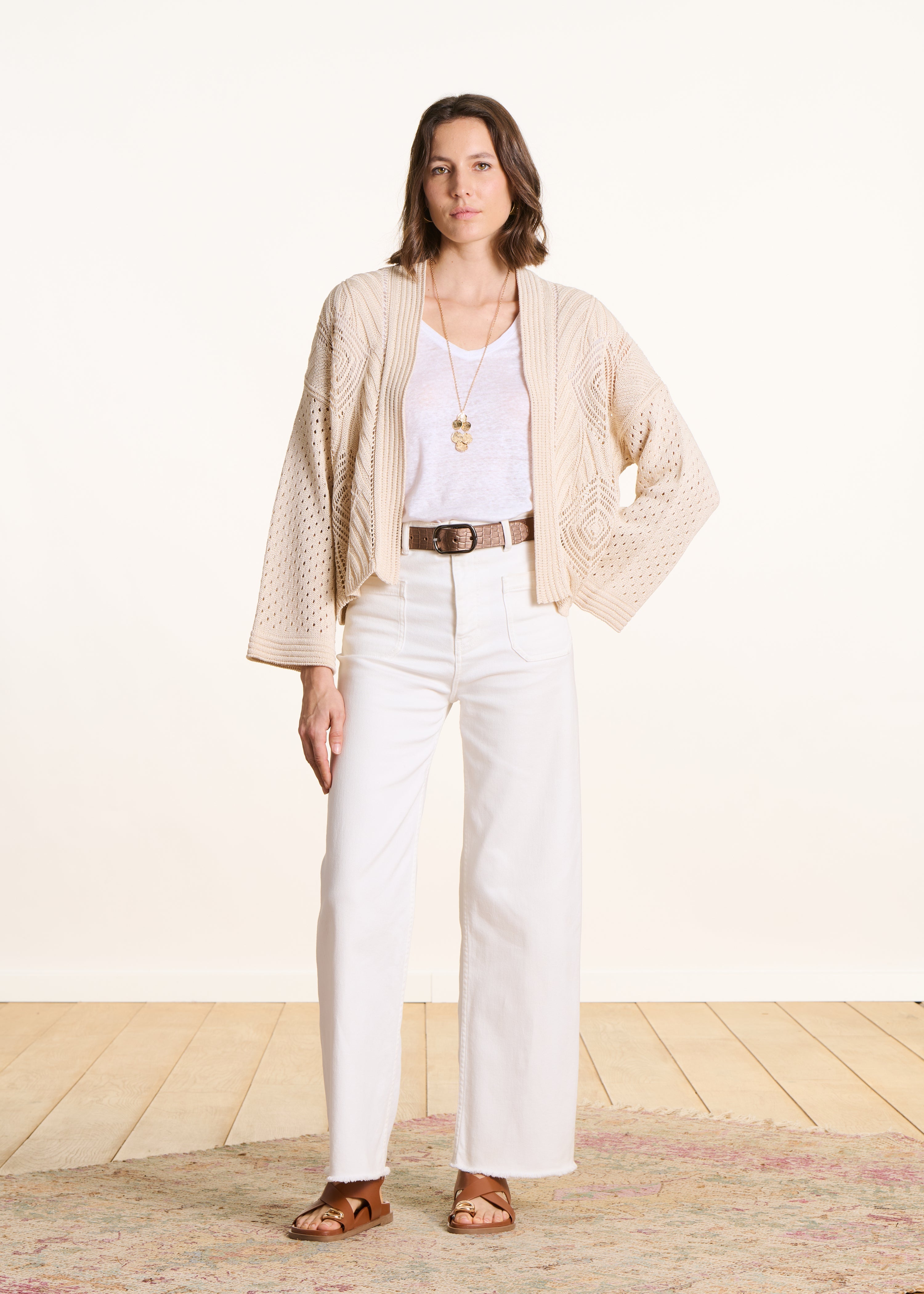 Gilet écru ouvert en maille crochet ajourée