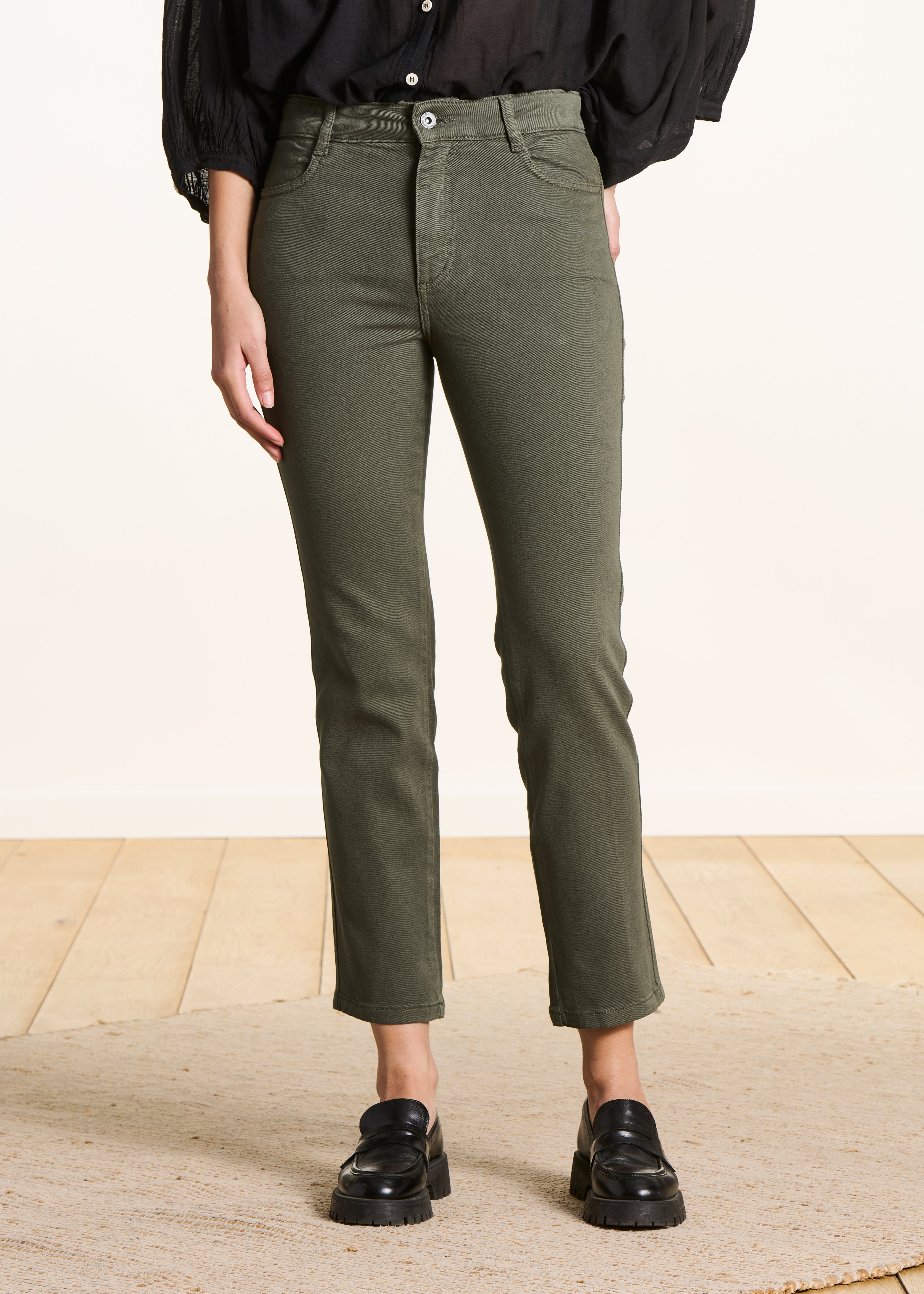 Jean kaki droit 7/8ème en coton biologique