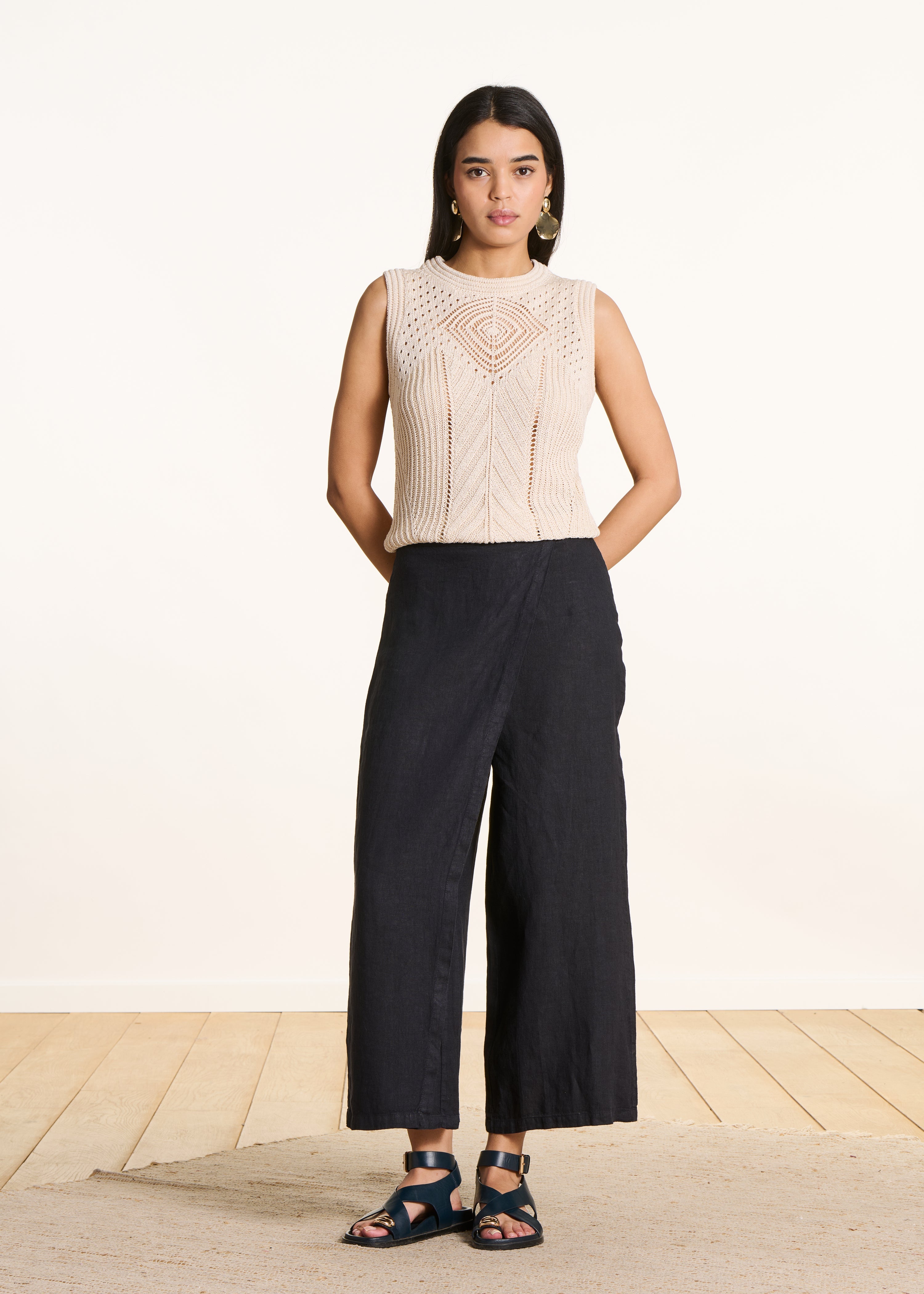 Pantalon large 7/8ème bleu foncé en lin avec pan