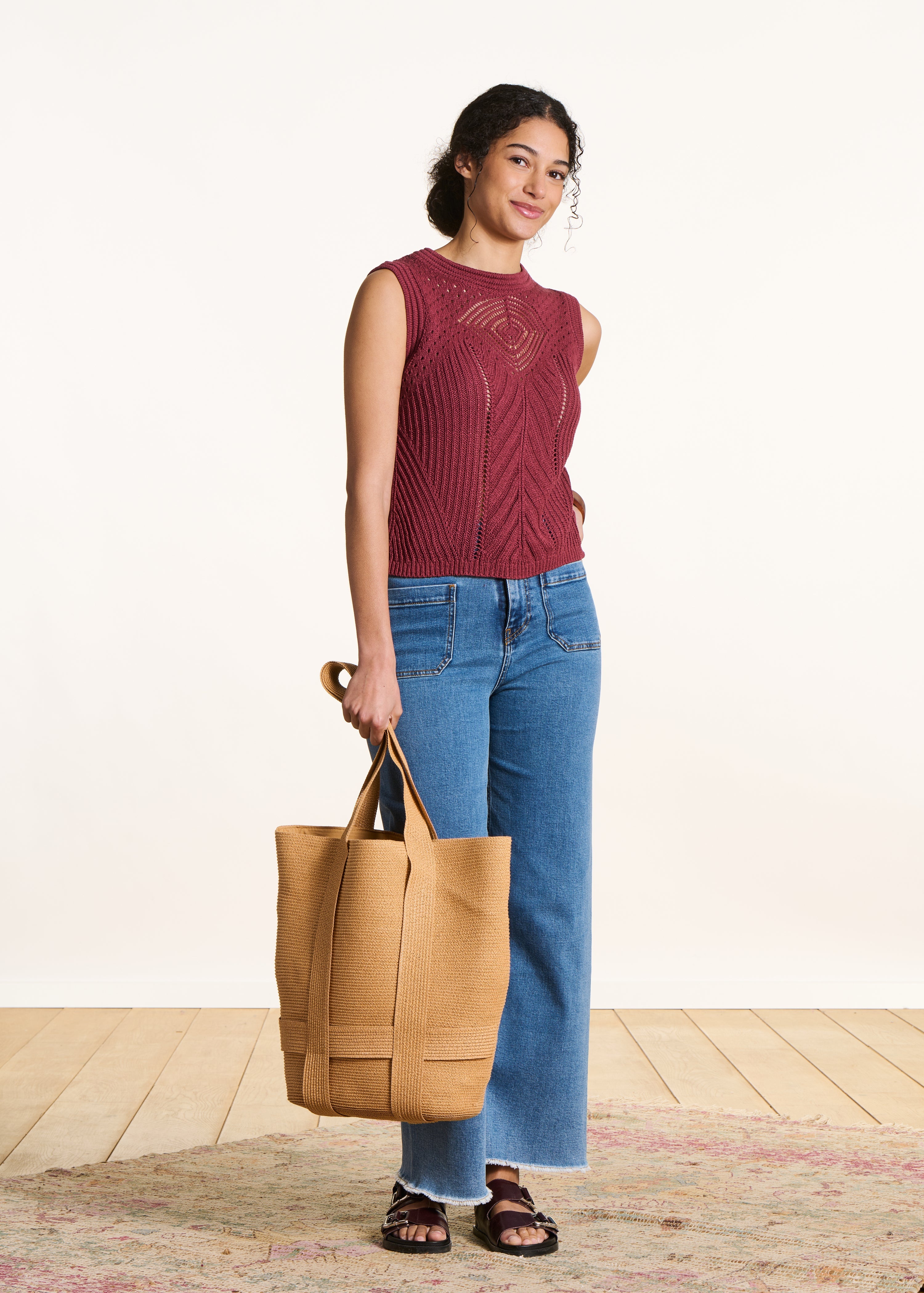 Pull sans manches bordeaux en maille crochet ajourée