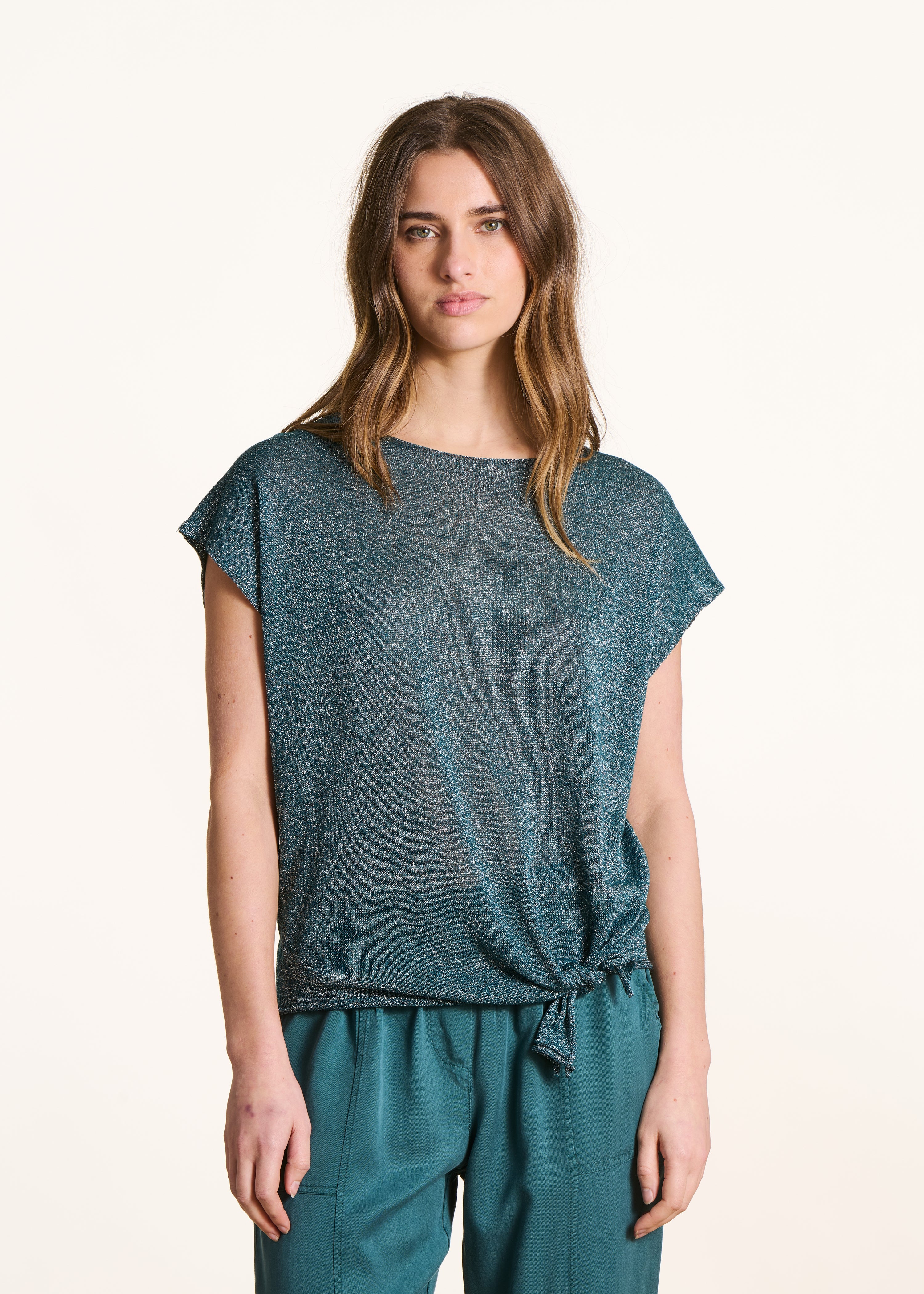 Pull bleu pétrole en maille fine irisée manches courtes