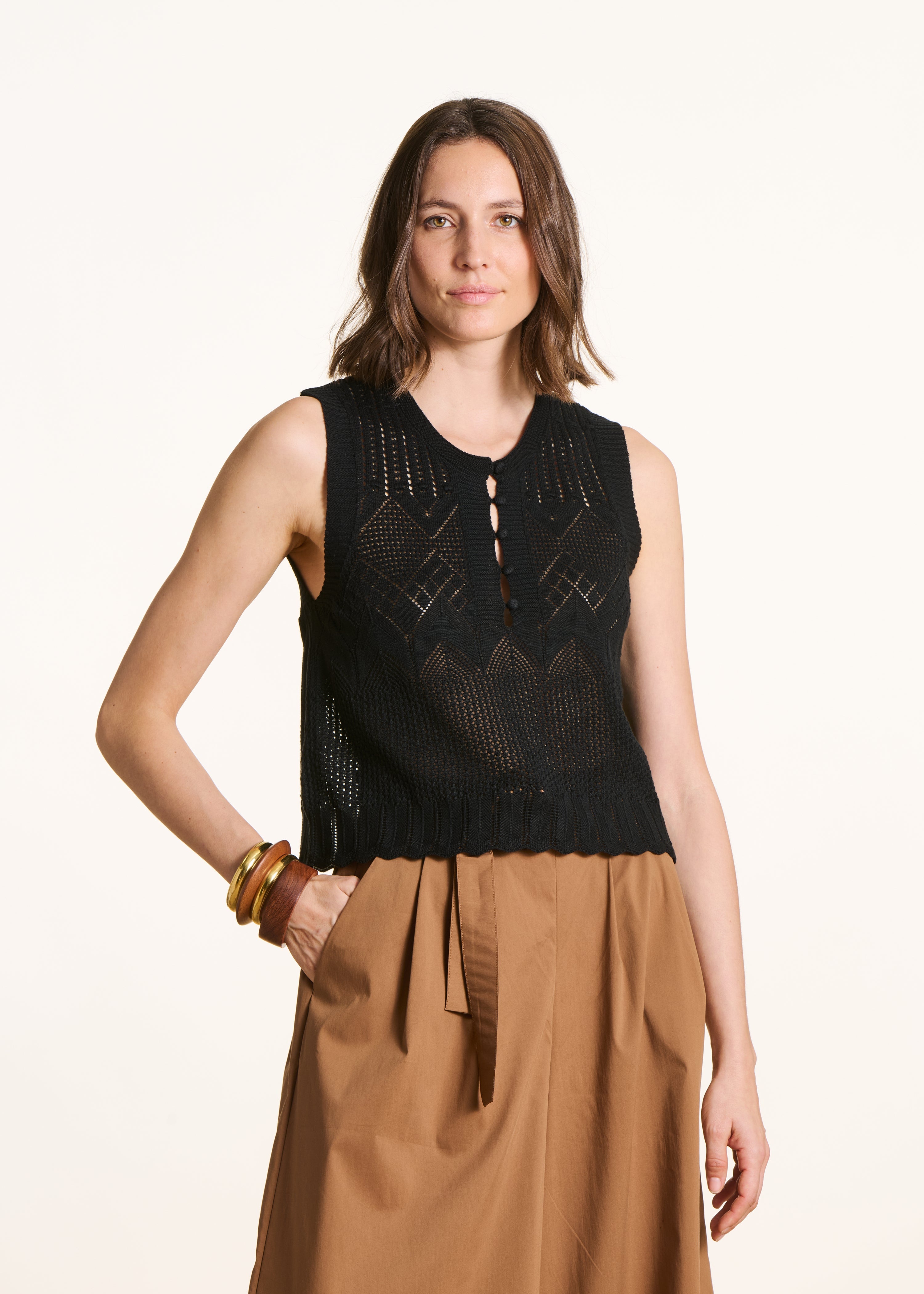 Pull court noir sans manches en maille pointelle