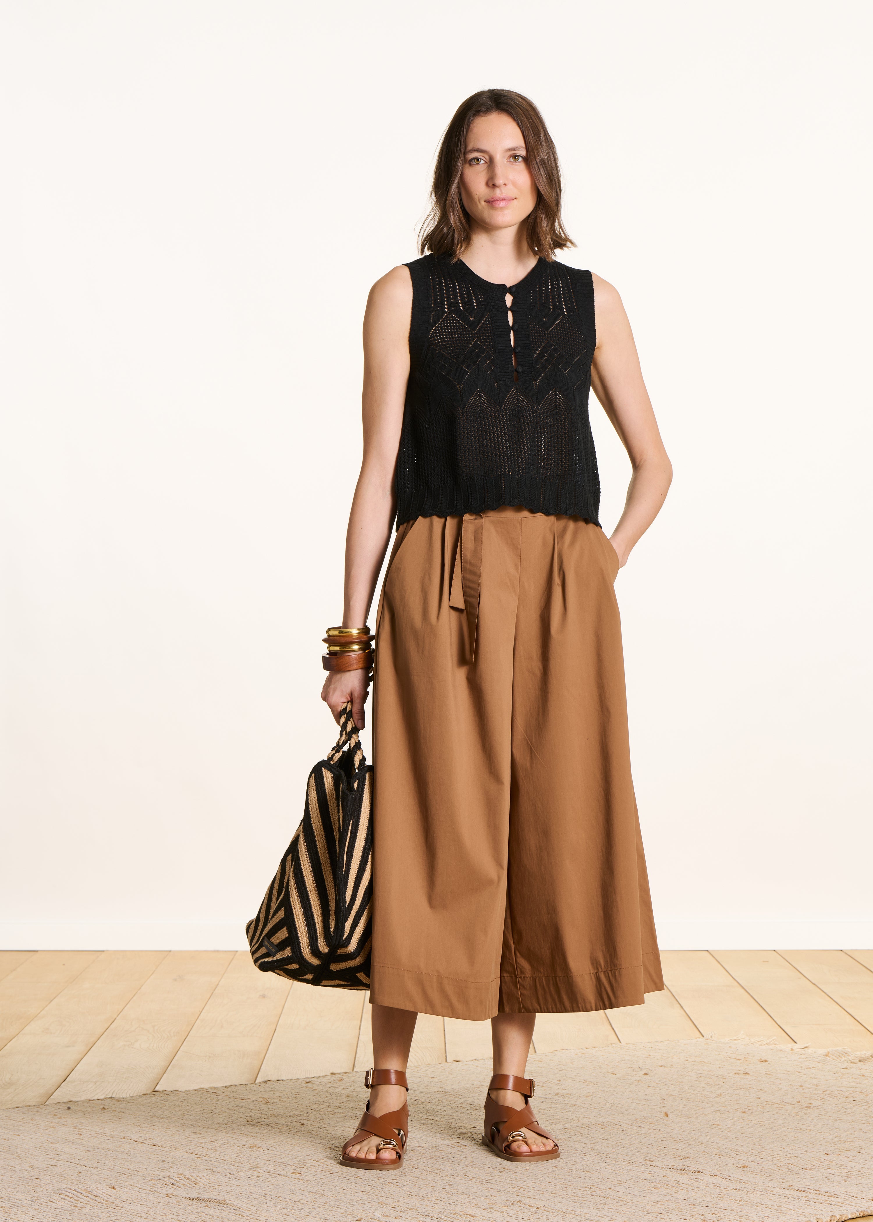 Pull court noir sans manches en maille pointelle