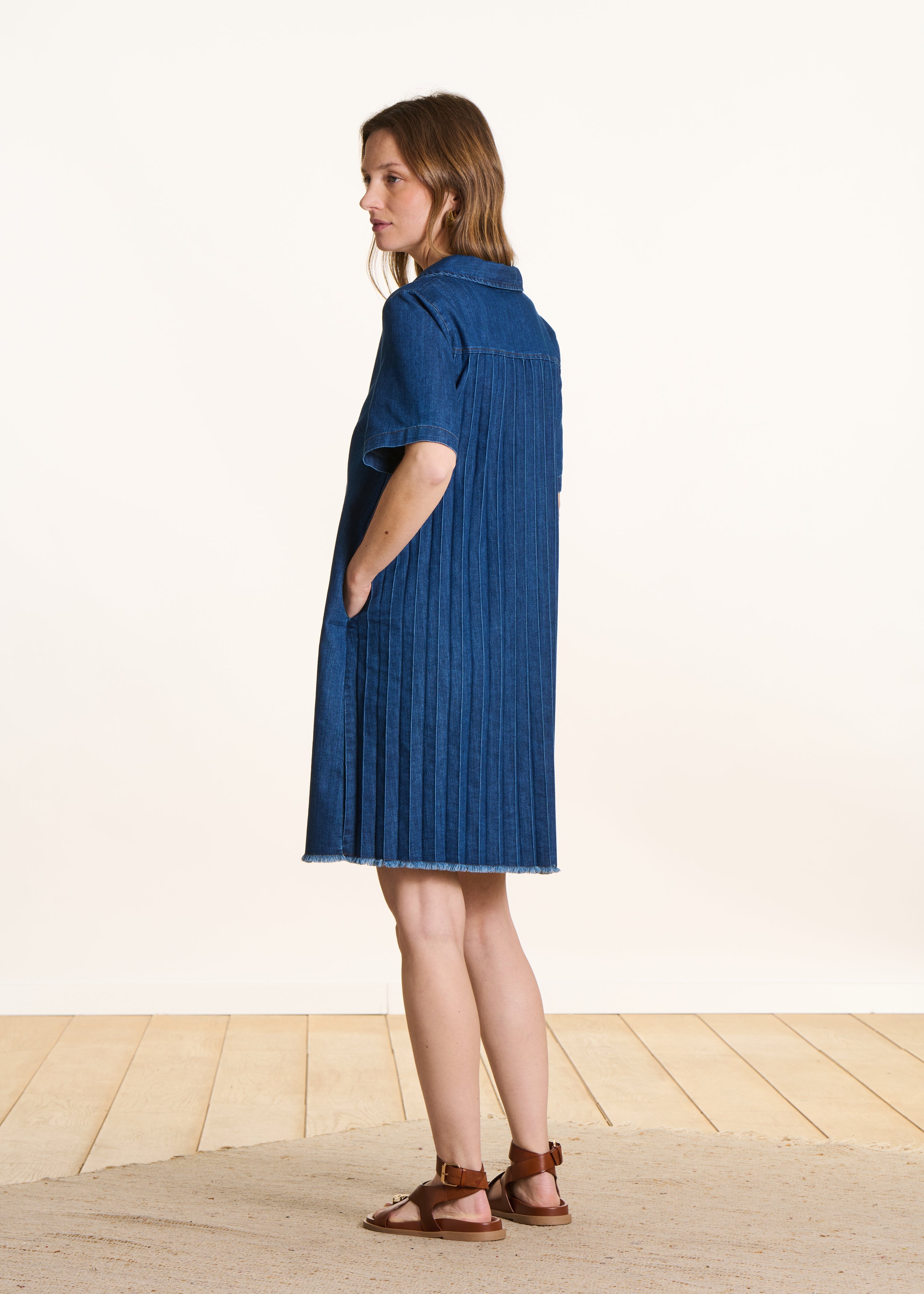 Robe courte en jean à manches courtes