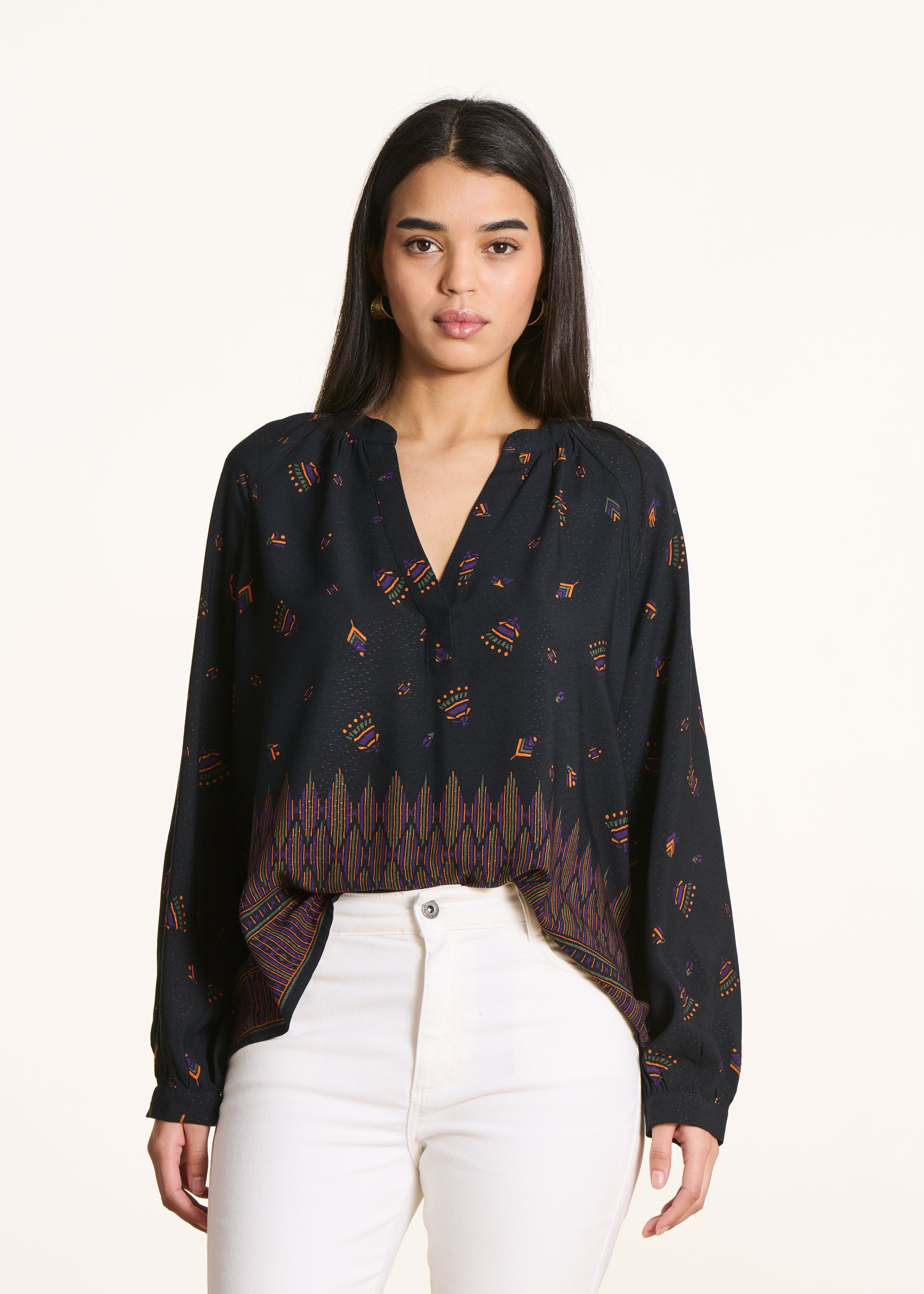 Top noir ample à imprimé manches longues