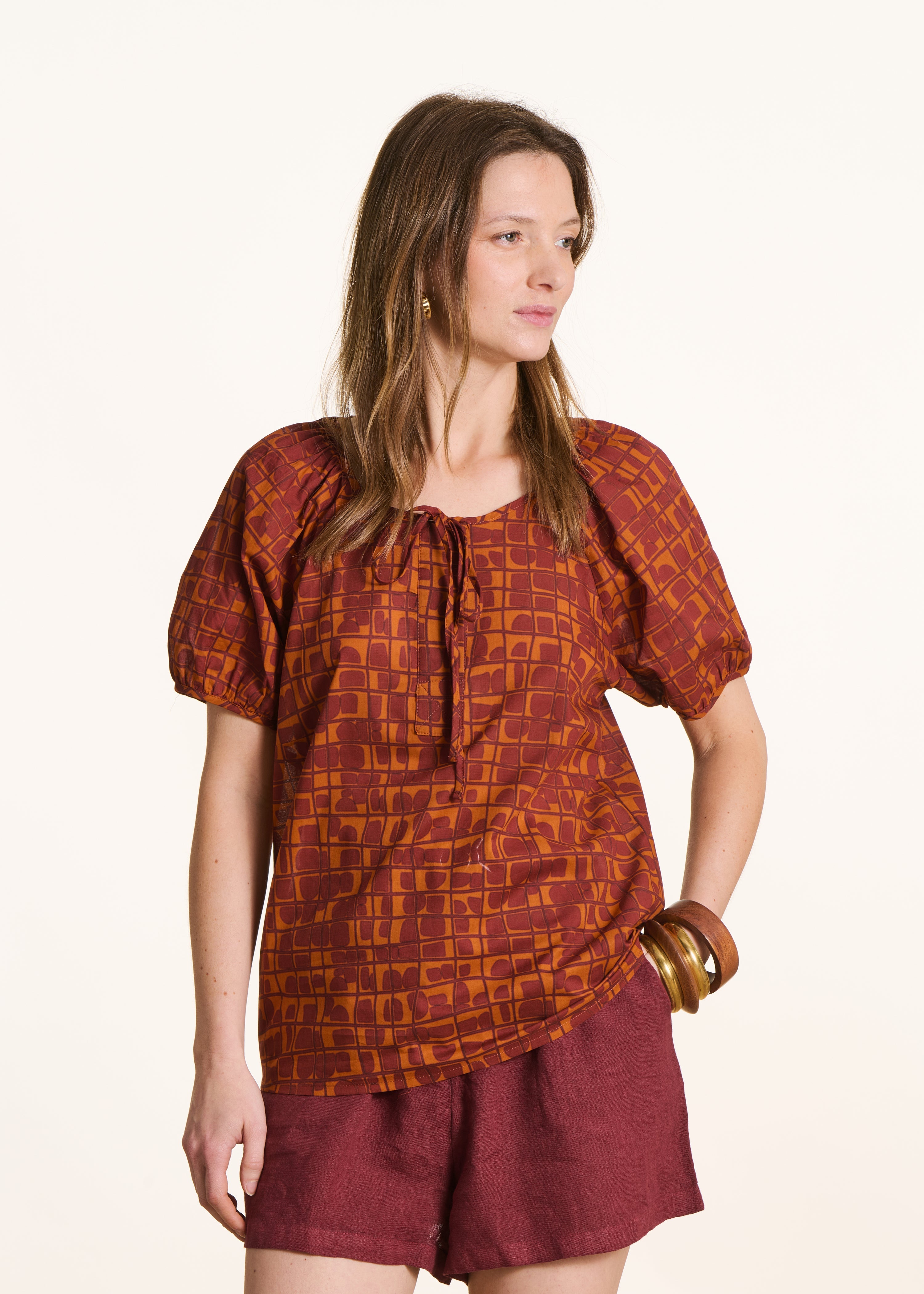 Top marron à imprimé graphique manches courtes